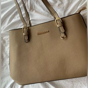 Medium sized Concealed Carry Montana west shoulder bag in color “khaki”